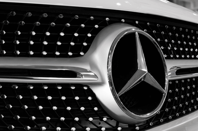 DI - Close up Mercedes Benz logo